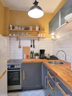 Blick in die Küchennische - 2 Zimmer Etagenwohnung in Dresden