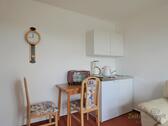 kleine Küche und Esstisch - 2 Zimmer Etagenwohnung in Halle (Saale)