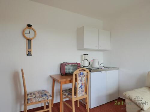 kleine Küche und Esstisch - 2 Zimmer Etagenwohnung in Halle (Saale)