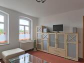 Schrankwand, Radio und TV - 2 Zimmer Etagenwohnung zur Miete in Halle (Saale)