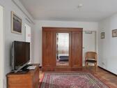 Kleiderschrank und TV - (EF1350_M) Kassel-Stadt: Brasselsberg, möbliertes Apartment für Wochenendheimfahrer, sep. Eingang, Grundreinigung inkl