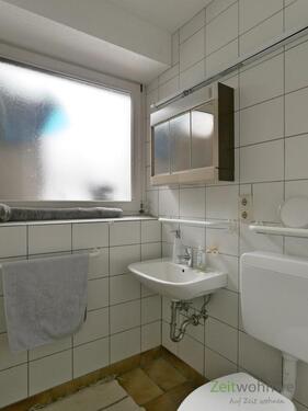 Blick ins Bad - Etagenwohnung mit 26,00 m&sup2; in Kassel zur Miete
