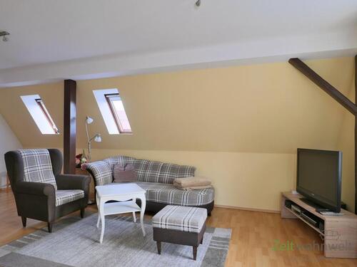 Blick ins Wohnzimmer - 2 Zimmer Etagenwohnung zur Miete in Dresden