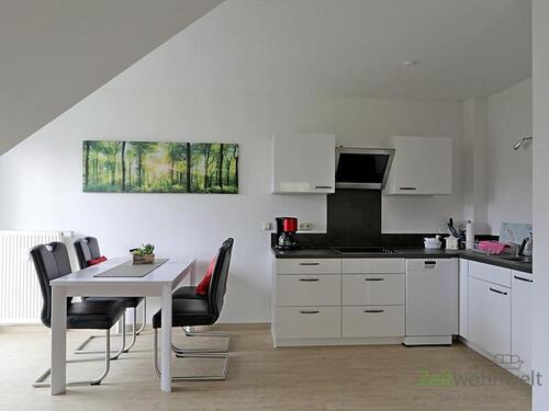 Blick zur Küche - 2 Zimmer Etagenwohnung zur Miete in Dresden