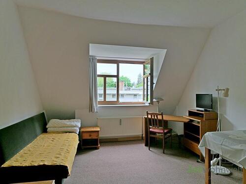 Blick in den Wohnraum - 1 Zimmer Etagenwohnung zur Miete in Dresden