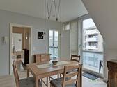 Esstisch und Balkonausgang - Etagenwohnung mit 64,00 m&sup2; in Dresden zur Miete