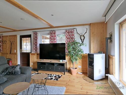 TV und moderner Kamin - 2 Zimmer Etagenwohnung zur Miete in Klettbach