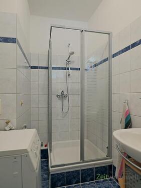Waschmaschine und Dusche - 