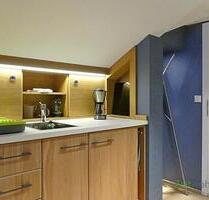 (EF0540_M) Dresden: Briesnitz, möbliertes Luxus-Apartment mit Echtholzböden und 8-eckigem Turm-Schlafzimmer