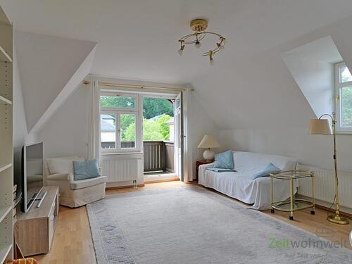 Wohnzimmerblick zum Balkon - 3 Zimmer Etagenwohnung zur Miete in Dresden