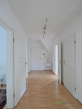 großer Wohnungsflur - 