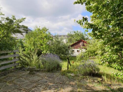 Blick von der Terrasse in den Garten - 