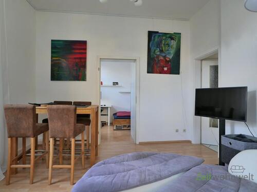 Blick zum Schlafzimmer - 2 Zimmer Etagenwohnung in Dresden