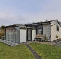 (EF1235_M) Dresden: BühlauWeißer Hirsch, kleiner möblierter massiver Bungalow mit Wintergarten