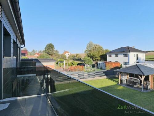verglaster Balkon am frühen Oktobermorgen - 