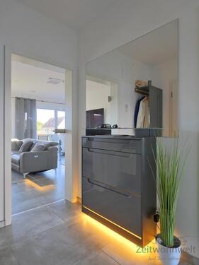 leuchtene Kommode mit Spiegel - 