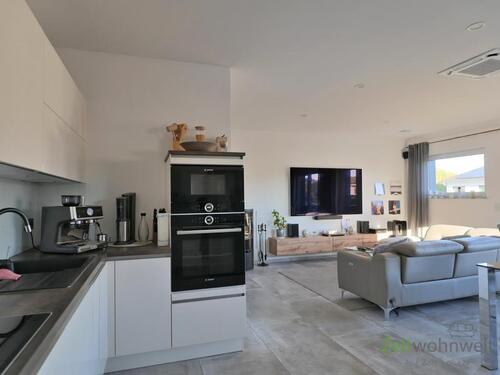 Blick von der Küche zum TV - 