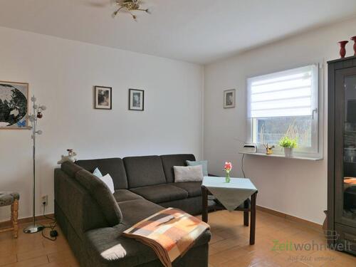 großes Ecksofa - 2 Zimmer Etagenwohnung zur Miete in Magdeburg