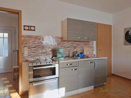 Küche mit Herd und Spülmachine - 2 Zimmer Etagenwohnung in Magdeburg