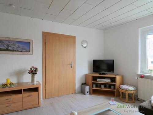 Blick zum TV - 3 Zimmer Etagenwohnung zur Miete in Halle (Saale)