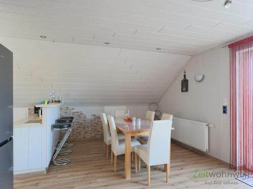 Esstisch neben dem Küchentresen - 3 Zimmer Etagenwohnung in Fulda