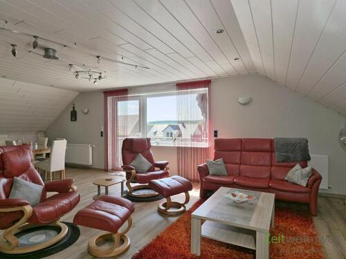 Blick ins Wohnzimmer - (EF1292_M) Fulda: Zell, große möblierte Wohnung mit Dusche, Wanne, Balkon, PKW-Stellplatz und Reinigung