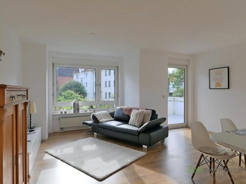 Blick zum Sofa - 3 Zimmer Etagenwohnung zur Miete in Kassel