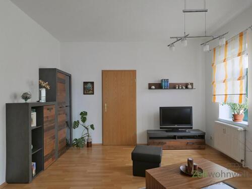 Schrankwand und TV - 2 Zimmer Etagenwohnung zur Miete in Chemnitz