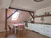 Esstisch und Küchenzeile - 2 Zimmer Etagenwohnung in Radebeul