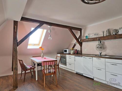 Esstisch und Küchenzeile - 2 Zimmer Etagenwohnung in Radebeul