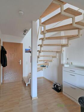 Eingangsbereich mit Innentreppe - 