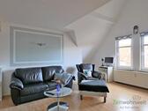 Sofa, Sessel und Arbeitsplatz - 2 Zimmer Etagenwohnung zur Miete in Erfurt
