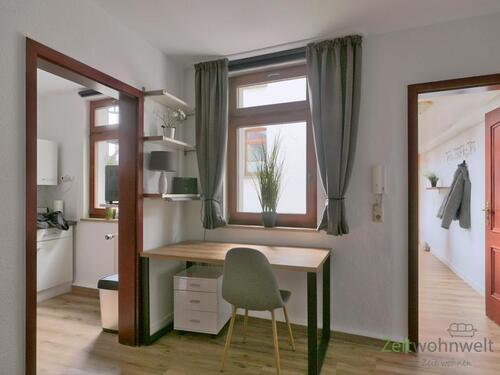 Blick zu Küche, Schreibtrisch, Flur - 1 Zimmer Etagenwohnung zur Miete in Jena