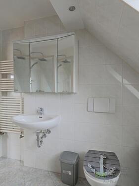 WC und Waschbecken - 