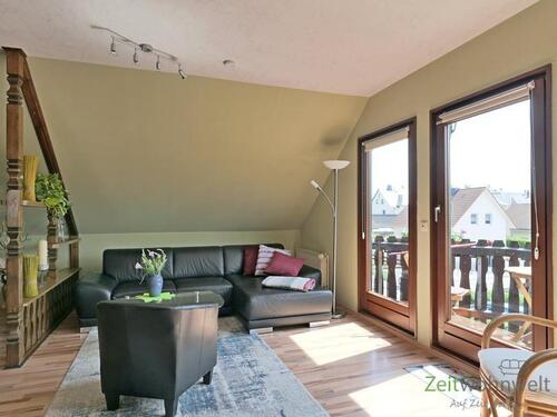 Sofa-Sitzecke im Wohnzimmer - 2 Zimmer Etagenwohnung in Glauchau