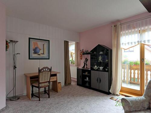 Schreibtisch im Wohnzimmer - Etagenwohnung mit 60,00 m&sup2; in Erfurt zur Miete