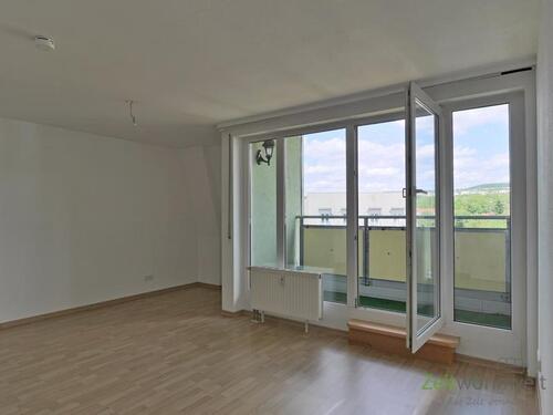 Blick ins Wohnzimmer - (12537_01) MGN: moderne 2-Raum-Wohnung mit Aufzug und Balkon zum ruhigen, grünen Innenhof