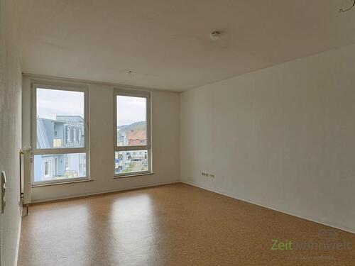 helles Wohnzimmer - 2 Zimmer Etagenwohnung in Meiningen