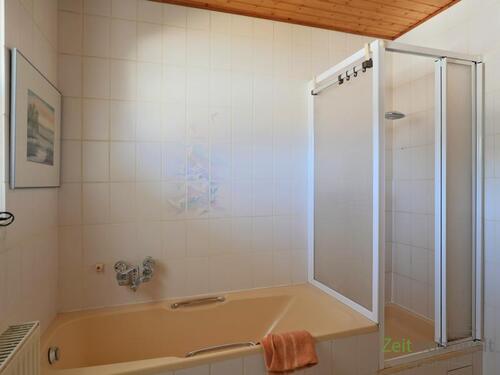 Dusche und Wanne - 