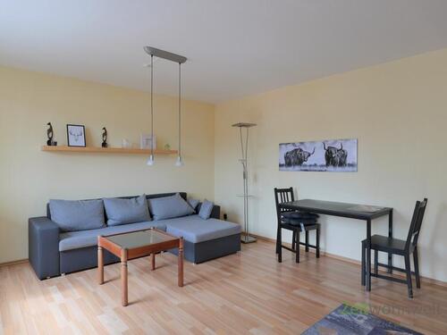 Eckcouch und Esstisch - (EF1301_M) Eisenach: Eisenach, zentrumsnahe, neu möblierte 2-Zimmer-Wohnung mit Balkon und PKW-Stellplatz