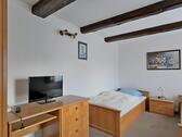 TV und Schreibtisch - (EF0869_M) Dresden: Mickten, kleines möbliertes Apartment für Wochenendheimfahrer, einfacher Standard, Service