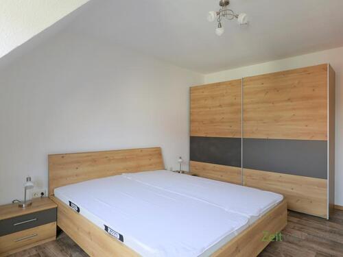 großer Kleiderschrank - 