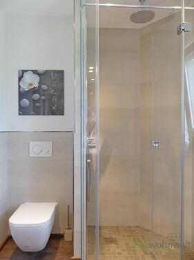 bodentiefe Dusche im Bad - 