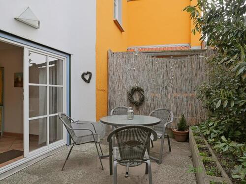geschützte Terrasse an der Küche - 2 Zimmer Haus in Erfurt