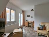 Blick zum Veranda-Ausgang und Schreibtisch - 3 Zimmer Etagenwohnung zur Miete in Erfurt