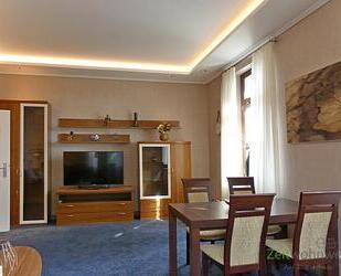 (EF0628_M) Dresden: Briesnitz, luxuriöse Villenwohnung mit Wintergarten, WLAN, 2x WC, Gartenmitnutzung