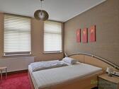 Doppelbett im Schlafzimmer - Etagenwohnung mit 90,00 m&sup2; in Dresden zur Miete