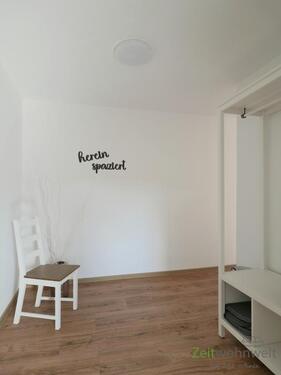 kleine Garderobe am Eingang - 