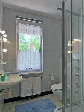 Bad mit Dusche - 