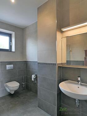 Waschbecken und WC - 